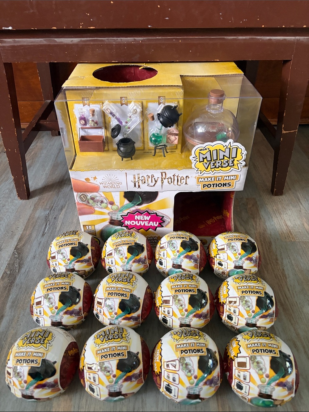 New Harry Potter mini verse display and 12 capsules - Picture 1 of 13